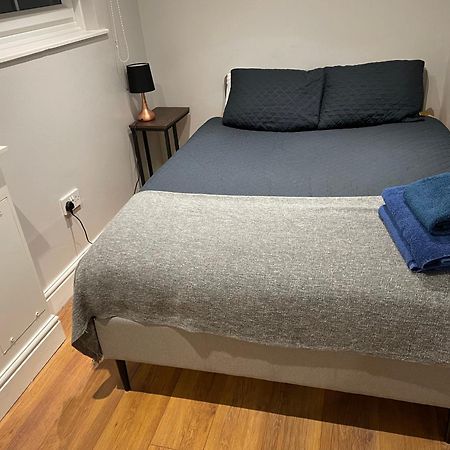 2 Bedroom Apartment Chiswick Park Tube Station Londyn Zewnętrze zdjęcie
