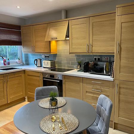 2 Bedroom Apartment Chiswick Park Tube Station Londyn Zewnętrze zdjęcie