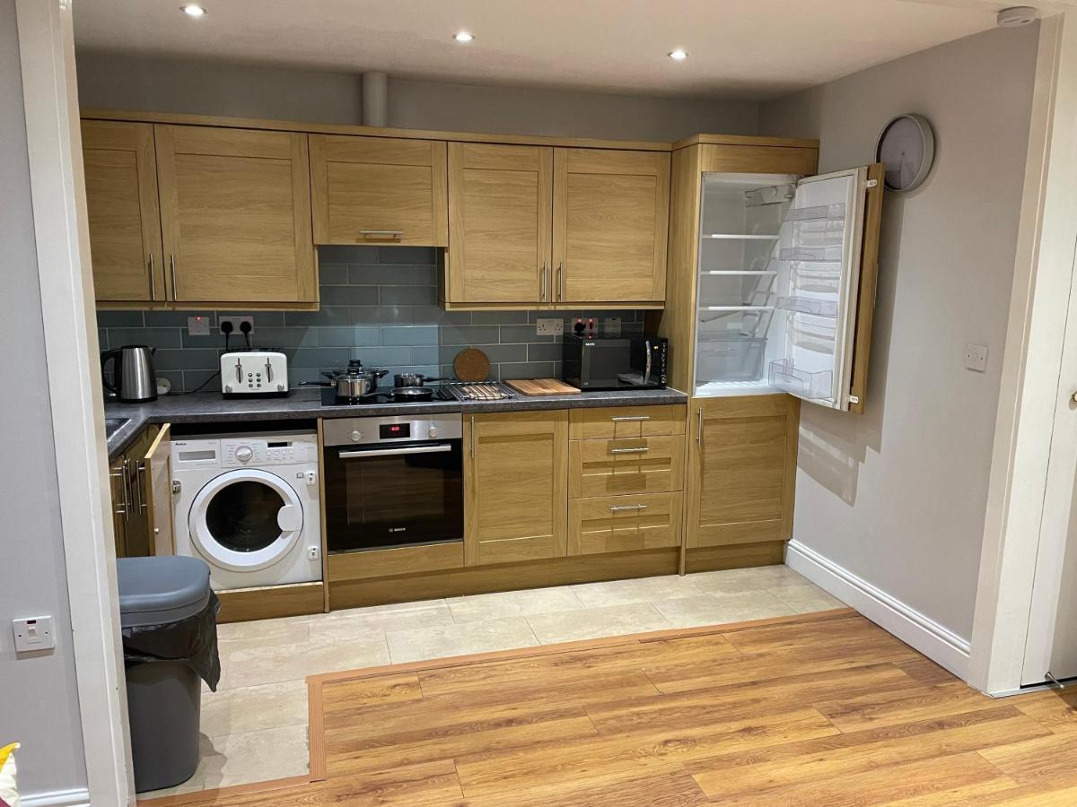 2 Bedroom Apartment Chiswick Park Tube Station Londyn Zewnętrze zdjęcie