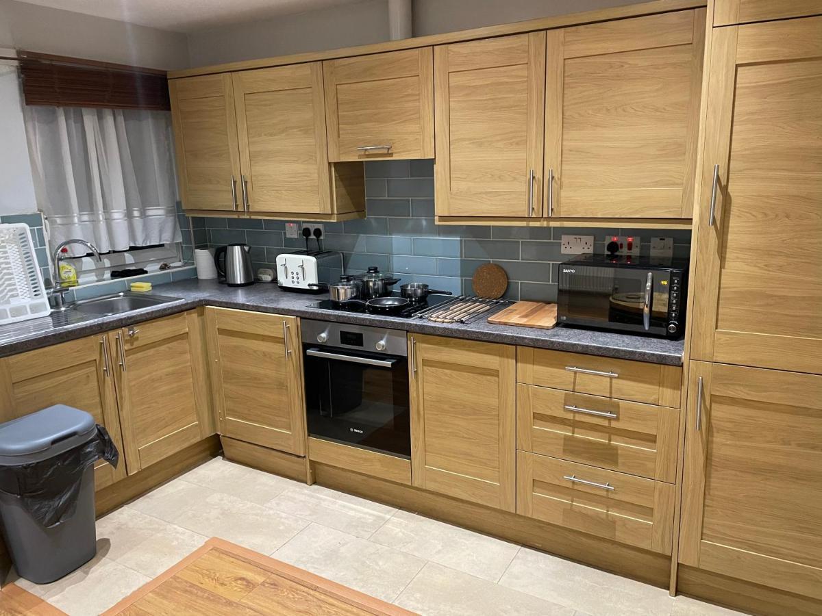 2 Bedroom Apartment Chiswick Park Tube Station Londyn Zewnętrze zdjęcie