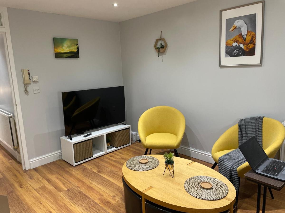 2 Bedroom Apartment Chiswick Park Tube Station Londyn Zewnętrze zdjęcie
