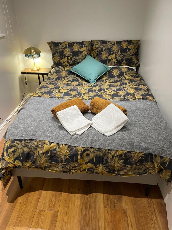2 Bedroom Apartment Chiswick Park Tube Station Londyn Zewnętrze zdjęcie