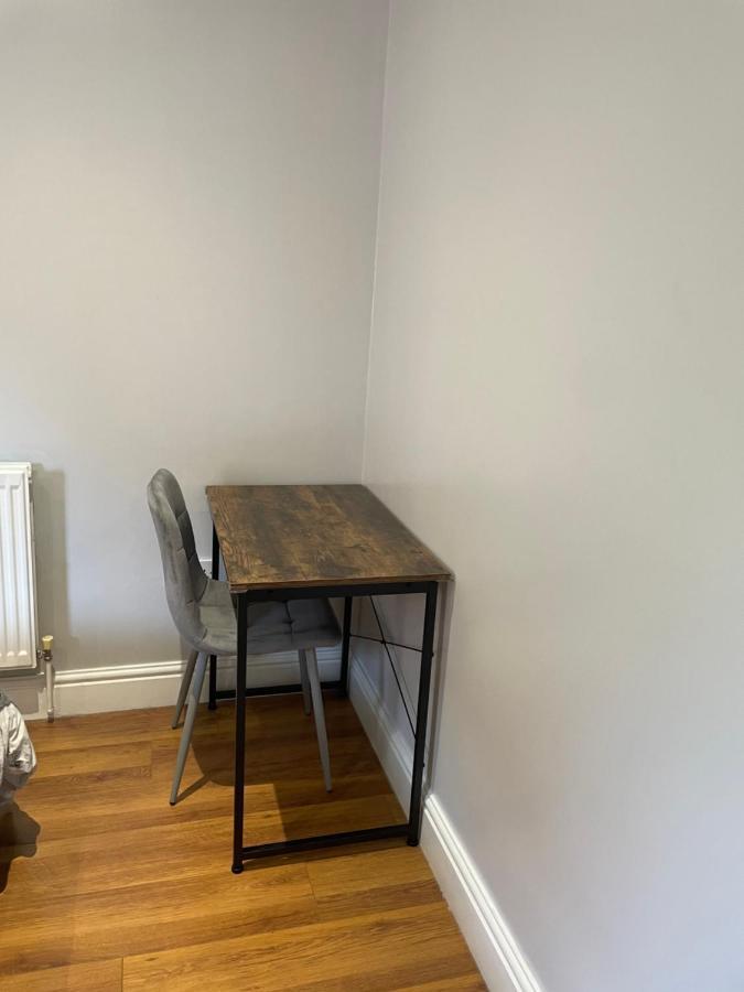 2 Bedroom Apartment Chiswick Park Tube Station Londyn Zewnętrze zdjęcie