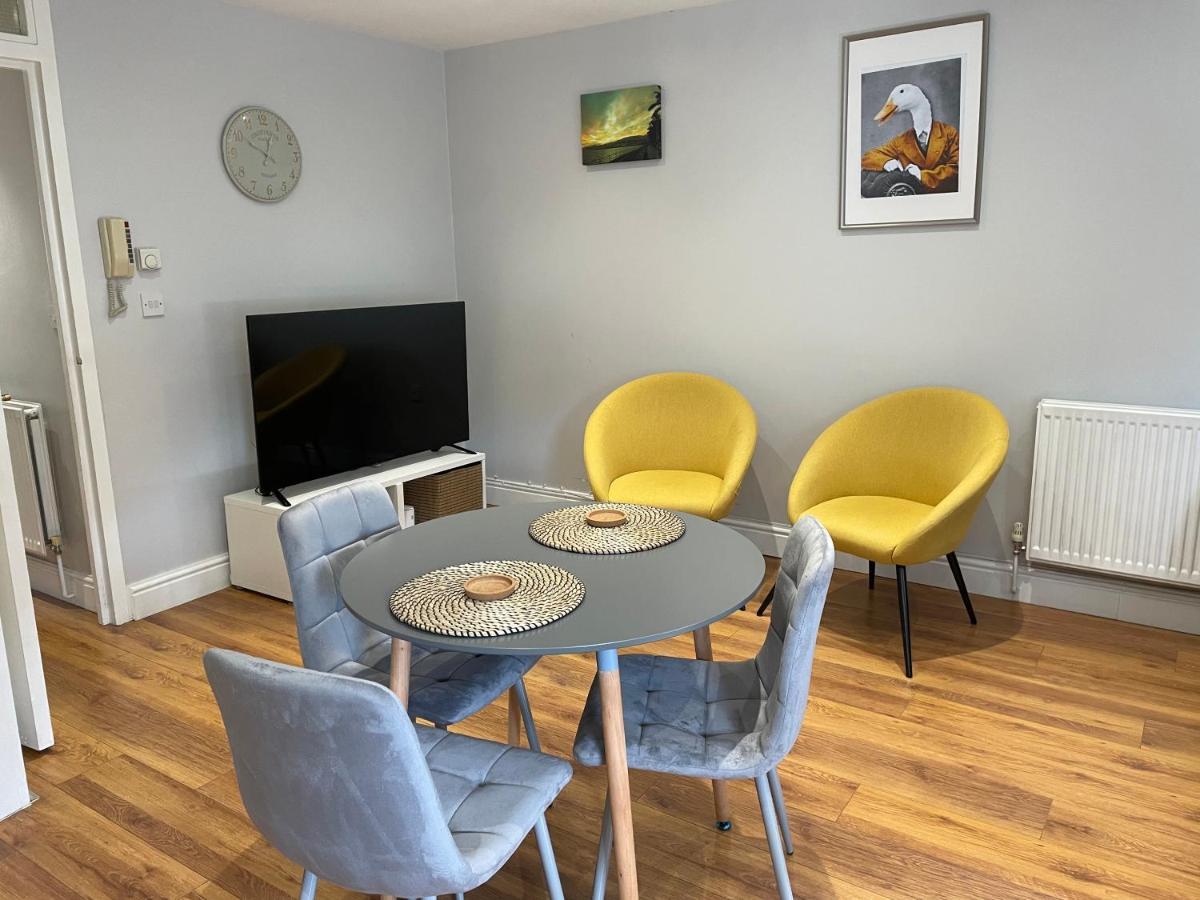 2 Bedroom Apartment Chiswick Park Tube Station Londyn Zewnętrze zdjęcie