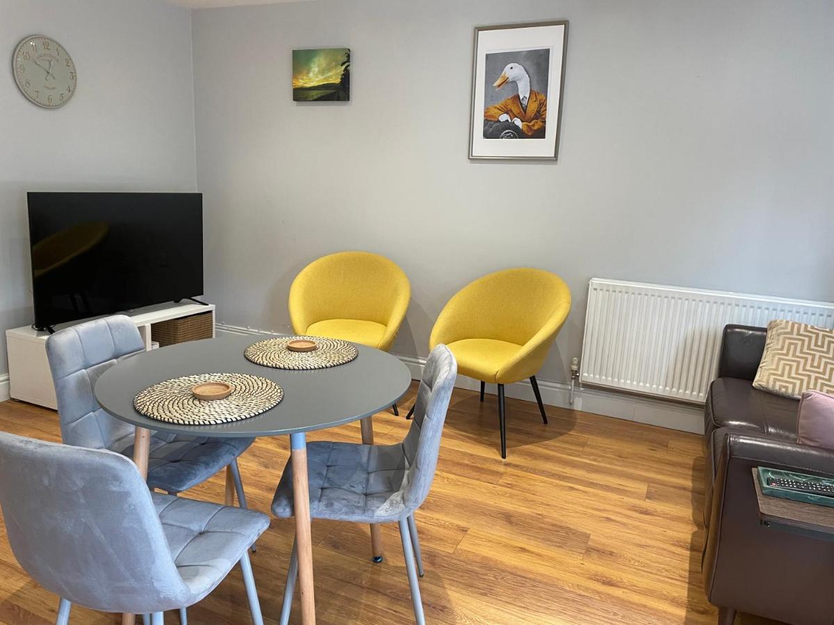 2 Bedroom Apartment Chiswick Park Tube Station Londyn Zewnętrze zdjęcie