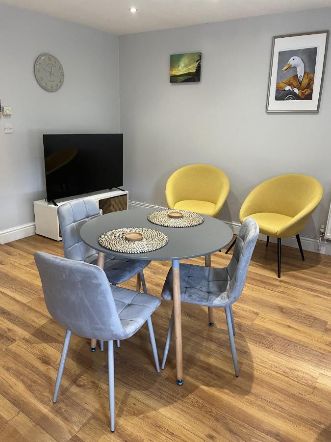 2 Bedroom Apartment Chiswick Park Tube Station Londyn Zewnętrze zdjęcie