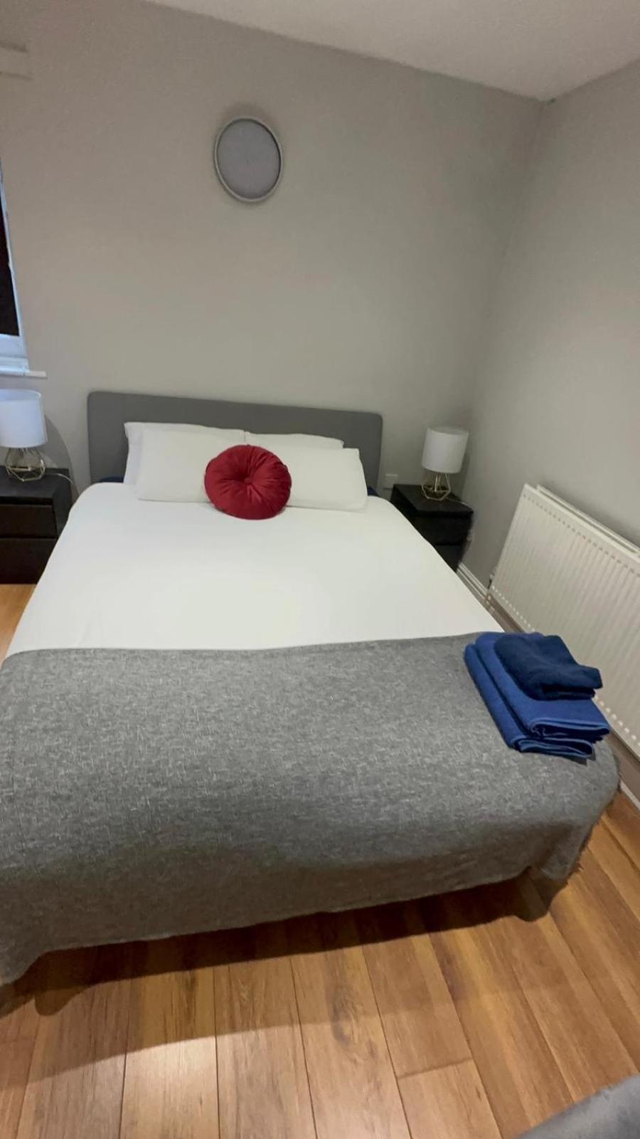 2 Bedroom Apartment Chiswick Park Tube Station Londyn Zewnętrze zdjęcie