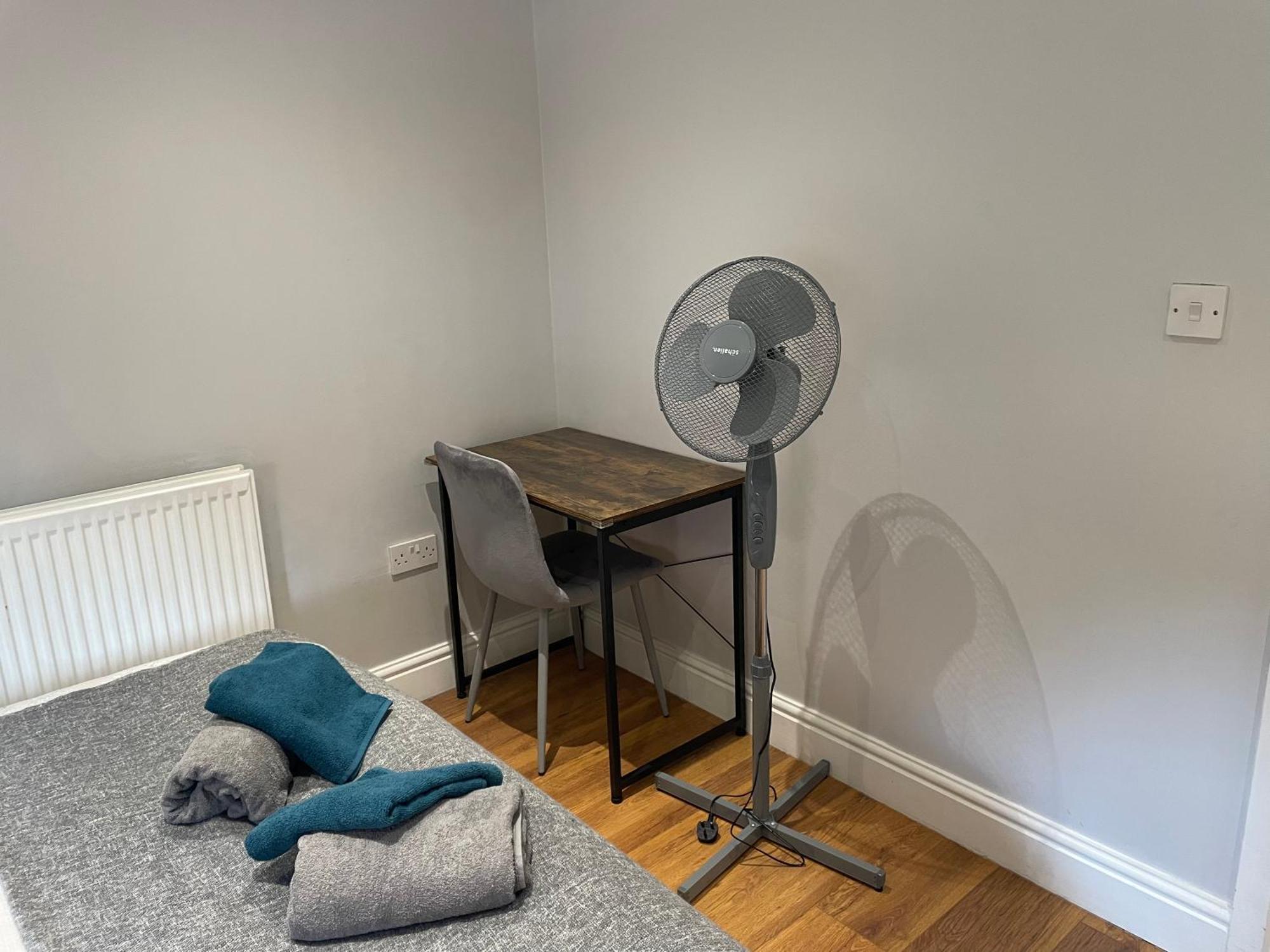 2 Bedroom Apartment Chiswick Park Tube Station Londyn Zewnętrze zdjęcie